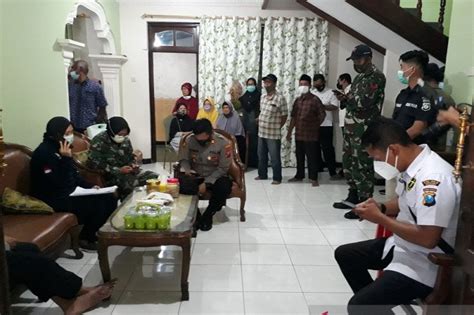 Tim Dvi Polda Jatim Ambil Sampel Darah Keluarga Di Kediri Antara News