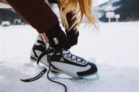 7 Best Tips For Ice Skating On Lake Louise This Winter Season (+ Lake ...