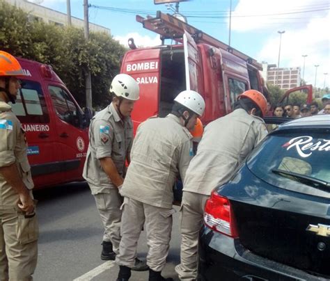 Policiais Ficam Feridos Em Acidente Viatura No Centro De Itaperuna