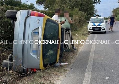 Incidente Sulla Via Del Mare Scontro Tra Due Auto Una Si Ribalta