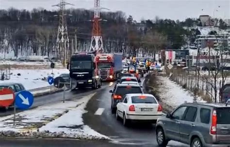 Trafic blocat în zona Hudum Sute de maşini pe ambele sensuri VIDEO