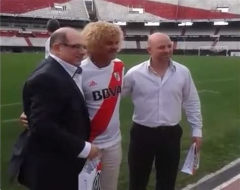 El Pibe Valderrama se vistió con la 10 de River Plate Fútbol EL