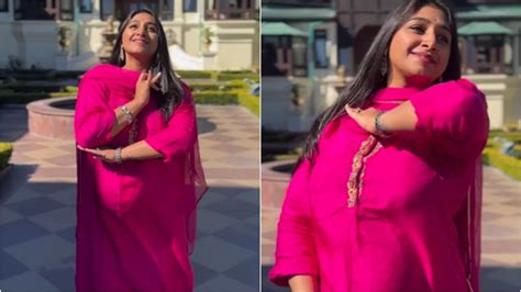 Yrkkh Fame Mohena Kumari Singh Announces Second Pregnancy With Joyful Dance Womans Era Magazine