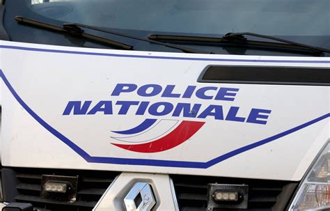 Isère Des policiers tirent sur une voiture en fuite au péage de Voiron