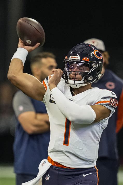 Bears Optimistic About Qb Justin Fields Injury Yardbarker