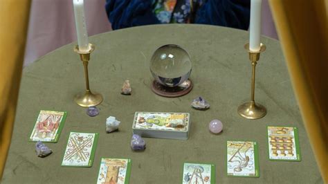 What Is Angel Card Reading And How Is It Different From Tarot Card Reading