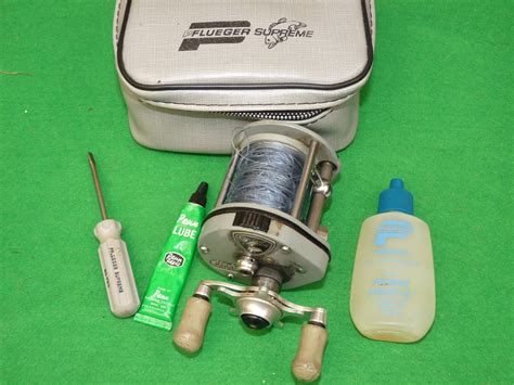 Pflueger Supreme USA Vintage Bait Casting Reel And Full Kit Case It