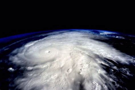 La Tormenta Tropical John Se Convierte En Huracán En Las Costas De México