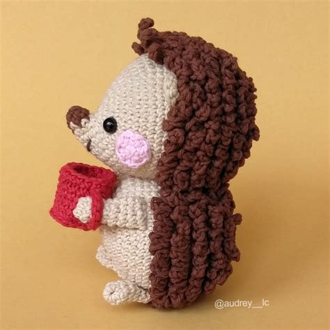 Louie the Hedgehog amigurumi pattern - Amigurumi.com