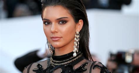 Kendall Jenner Poses Naked