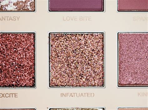Huda Beauty The New Nude Eye Shadow Palette Review
