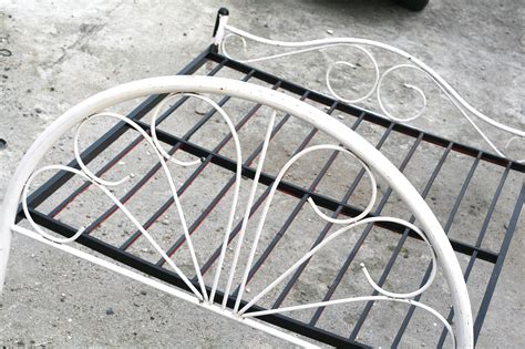 How To Paint A Metal Bed Frame With Pictures Wikihow