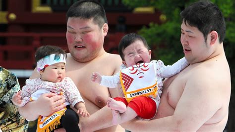 Sumo Wrestlers Make Babies Cry At Naki Sumo Festival Youtube