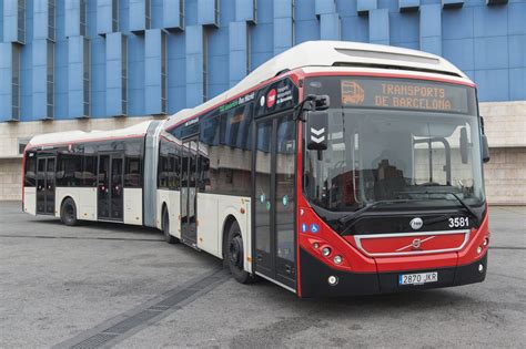 TMB incorpora los primeros 27 híbridos articulados a la flota de