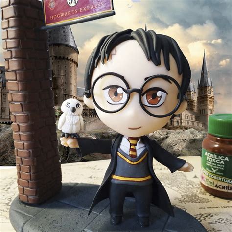 Boneco colecionável Harry Potter Edwiges base decorada Elo7