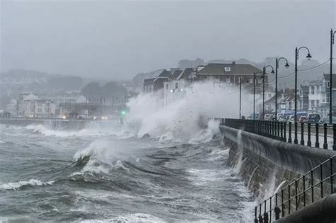 Flood alerts issued for parts of Cornwall coast - Cornwall Live