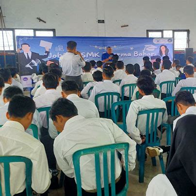 Creative Media Buka Peluang Karir Di Job Fair SMK Dharma Bahari