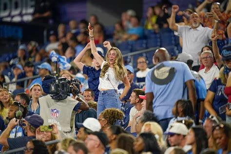 Green Sex Toy Thrown At Titans Vikings Nfl Preseason Game Yahoo Sports