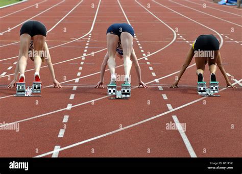 Female Athletes In Starting Blocks Hi Res Stock Photography And Images