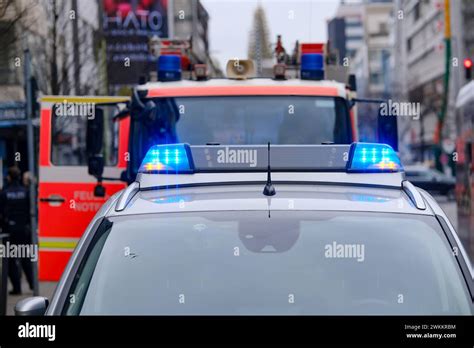 Düsseldorf 21 02 2024 Feuerwehr Blaulicht Sondersignal Notfall