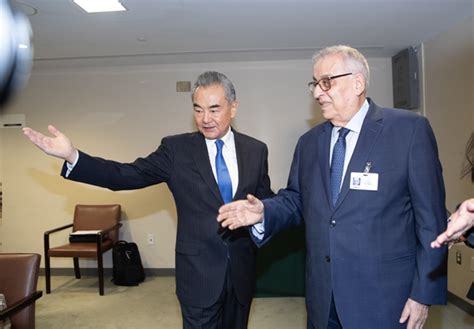 Wang Yi rencontre le ministre libanais des Affaires étrangères Abdallah