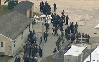 Delaware Smyrna Prison guards taken hostage by inmates - CBS News