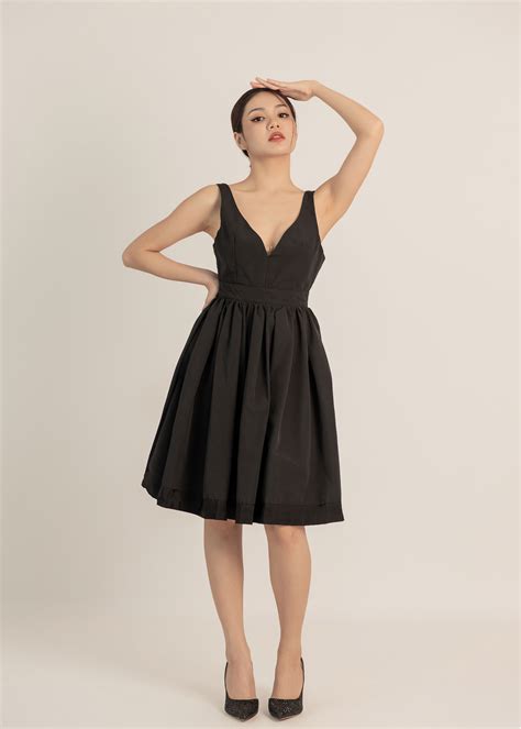 Holly Golightly Midi Dress in Black (With Pockets) • DREAMSCAPED