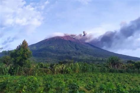 Waspada Gunung Kerinci Di Jambi Erupsi Herald ID