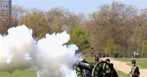 Queen Elizabeth Ii Gets Royal Gun Salutes For Her Birthday Cbs News