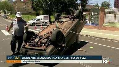 Meio Dia Paraná Foz do Iguaçu Acidente bloqueia rua no Centro de