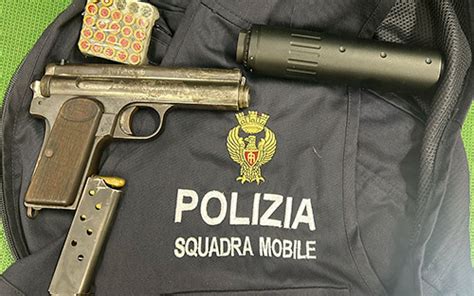 Aveva Pistola Clandestina Con Silenziatore E Cartucce Un Arresto Della