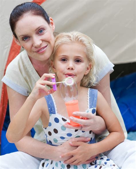 Premium Photo Mother And Daughter Having Fun Together In A Park