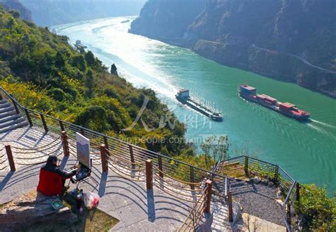 湖北宜昌：长江西陵峡冬景如画 人民图片网