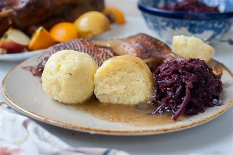 German Potato Dumplings (Kartoffelklöße / Kartoffelknödel)