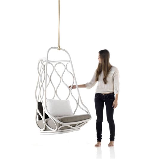 В подвешенном состоянии: необычное кресло-качели от студии Mut Design ...