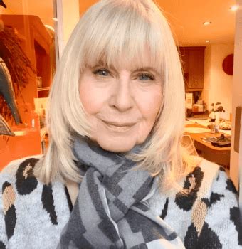 Beachy Hairstyles To Channel Your Inner Beach Babe