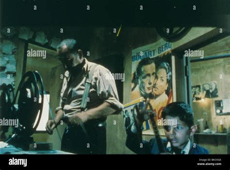 Cinema Paradiso 1988 Philippe Noiret Salvatore Cascio Cmpo 018 Stock