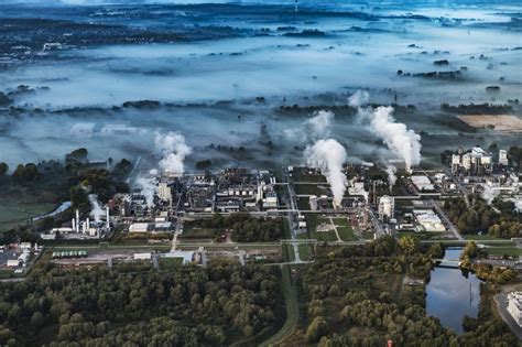 B Tzfleth Aus Der Vogelperspektive Nebel Und Wolkenschichten Ber Dem