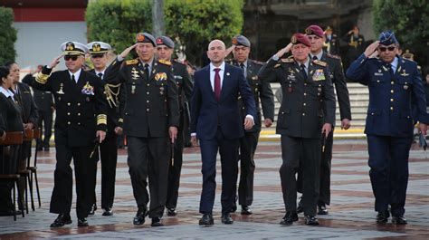 Nuevo Ministro de Defensa anuncia cambios en cúpula militar