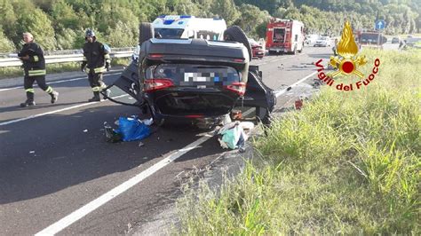 Violento Scontro Frontale Auto Ribaltata Ferite Tre Donne