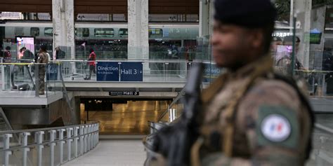 Attaque Gare De Lyon Trois Blessés à Larme Blanche Un Homme Au