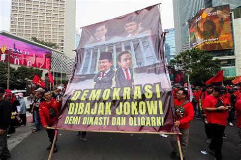 FOTO Buruh Kepung Bundaran HI Peringati May Day 2024