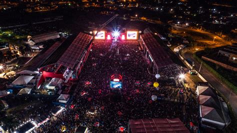 Francis Dezembro é o campeão da montaria em touro do Ribeirão Rodeo