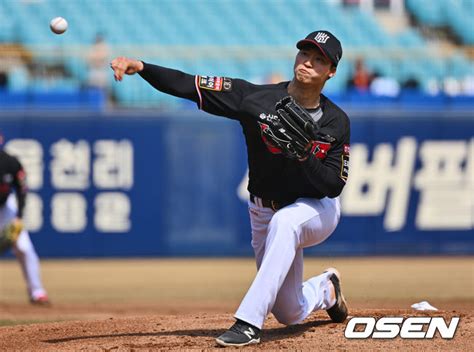 최고 149km 엄상백 삼성 타선 4회까지 꽁꽁 묶었다2년 연속 10승 기대감 Up 오쎈 대구 Osen