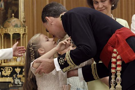 Photos Of Spain S King Felipe Vi Being Sworn In Ibtimes Uk