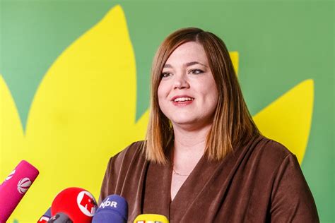 Hamburg Grünen Politikerin Katharina Fegebank platzt bei Tempo 120 der