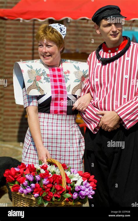 Traje Nacional Holandés Fotografías E Imágenes De Alta Resolución Alamy