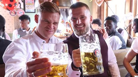 Der FC Bayern München auf der Wiesn besten Bilder vom Oktoberfest