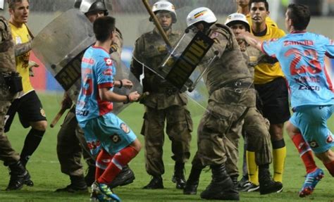 Sukob igrača i policije nakon meča Copa Libertadoresa SportSport ba