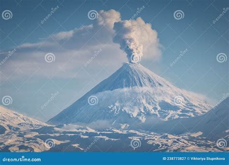 The Eruption Of The Klyuchevskaya Sopka Volcano In Kamchatka Editorial ...